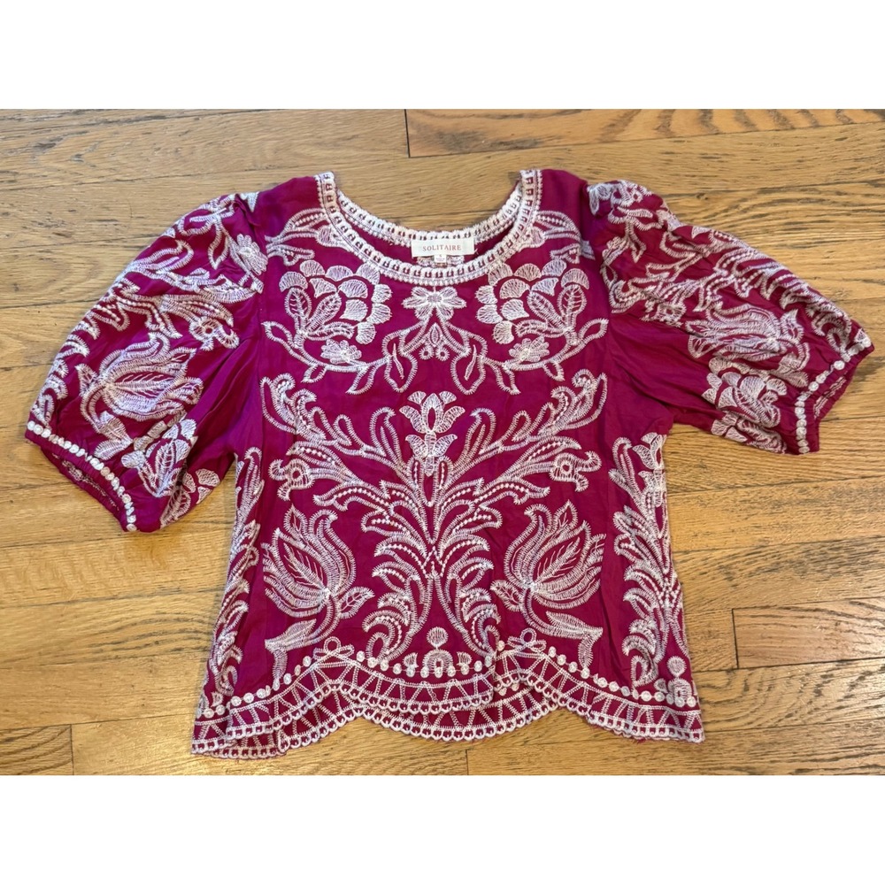 Solitaire Magenta Embroidered Puff Sleeve Blouse Scallop Hem Small 22-768